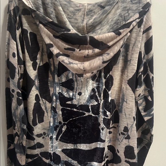 Abstract Patterned Women's Jacket with Hood - Picture 10 of 10